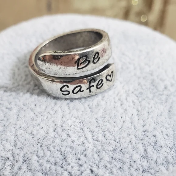 Retro Letter Ring - Picture 3 of 4